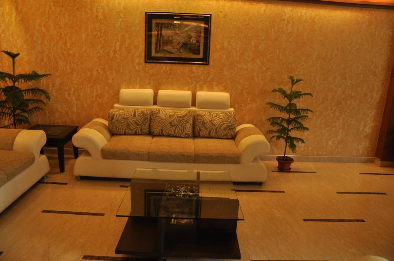 Divine Paradise Tavisha New Delhi Buitenkant foto