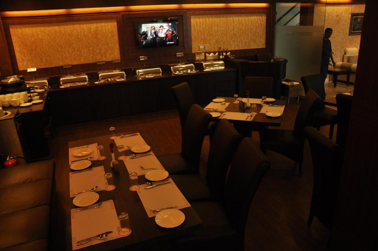 Divine Paradise Tavisha New Delhi Buitenkant foto