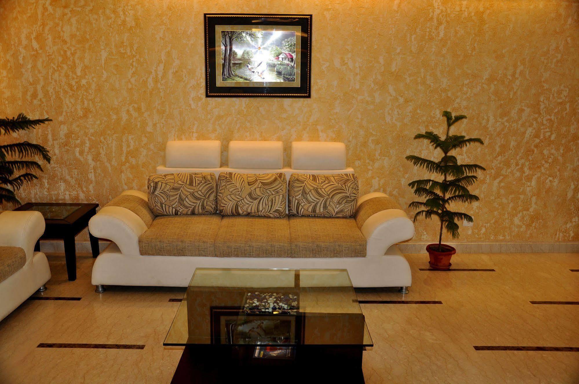 Divine Paradise Tavisha New Delhi Buitenkant foto