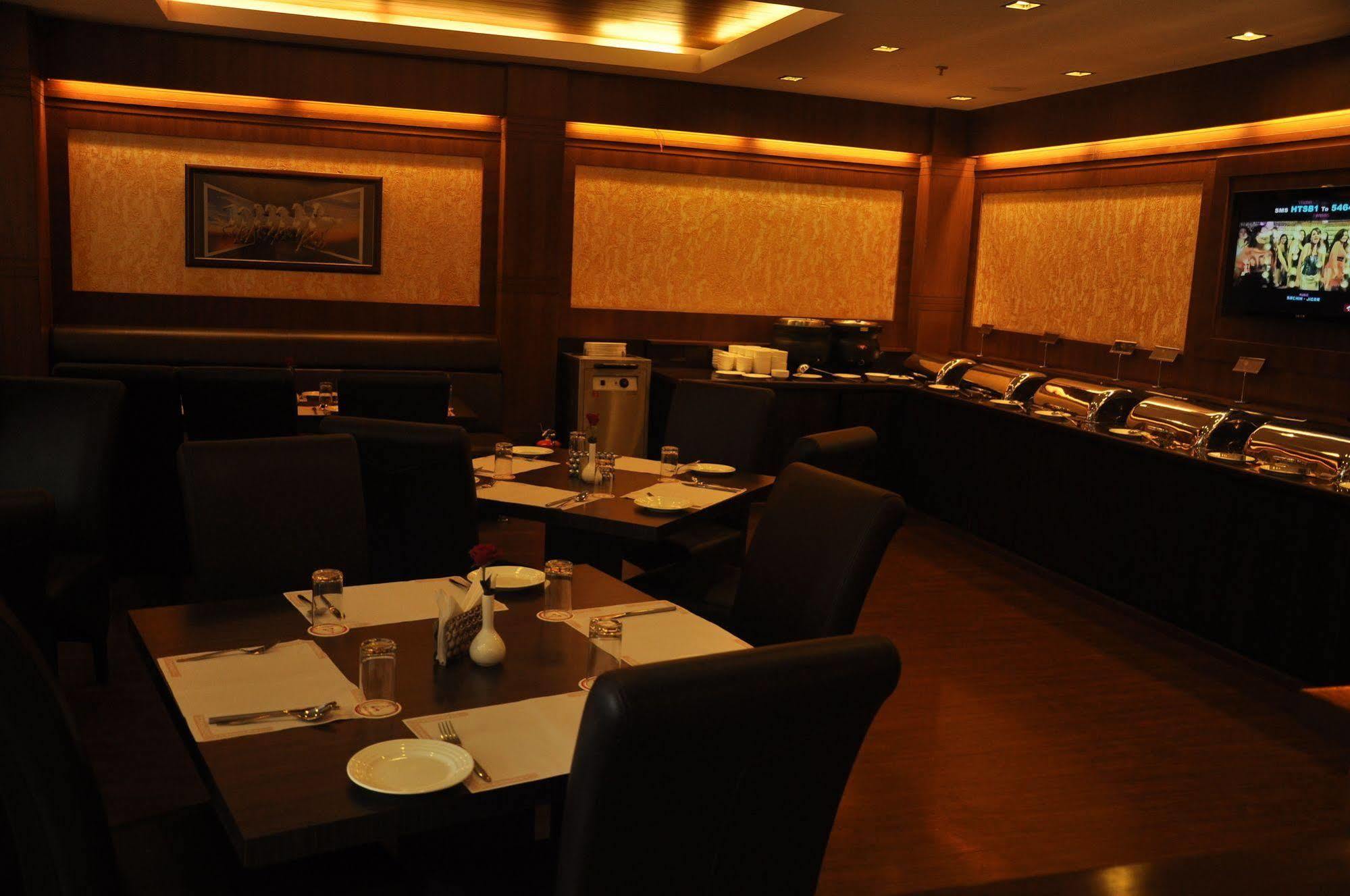 Divine Paradise Tavisha New Delhi Buitenkant foto