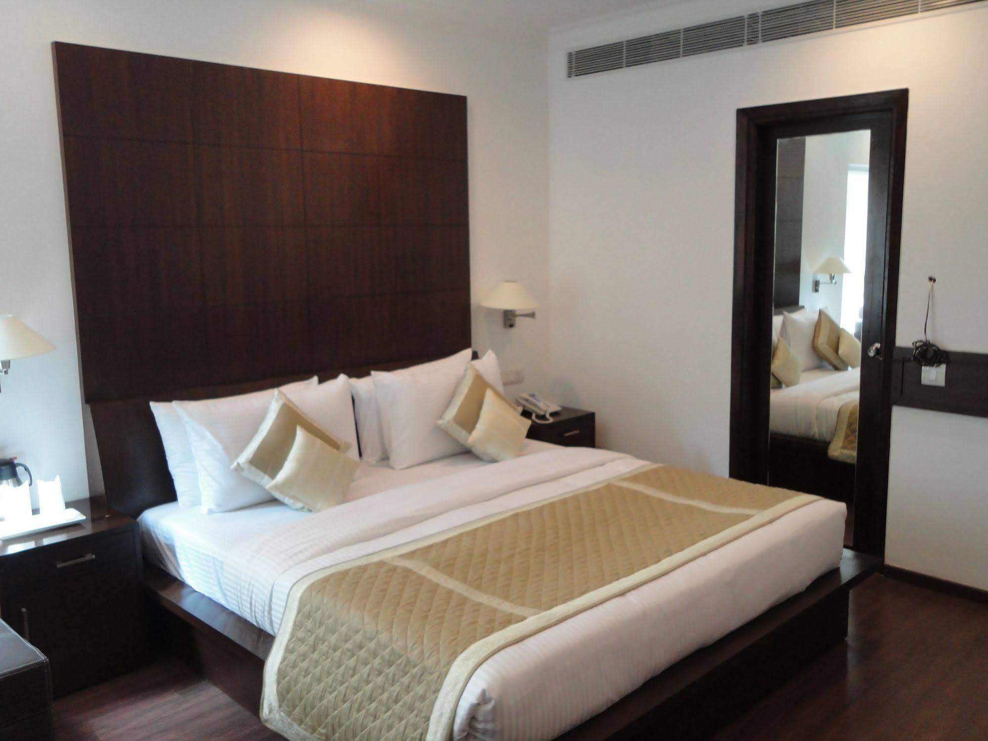 Divine Paradise Tavisha New Delhi Buitenkant foto