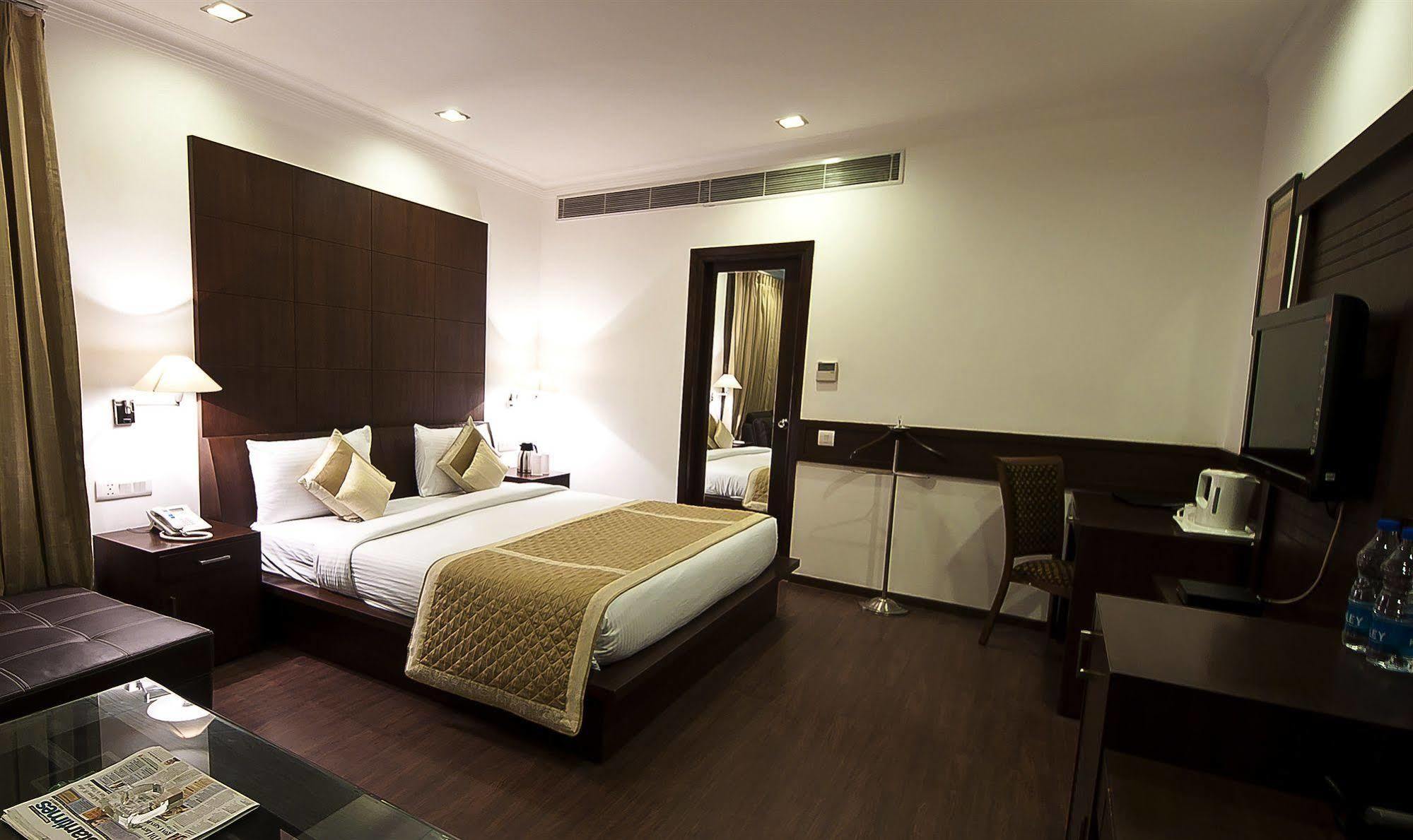 Divine Paradise Tavisha New Delhi Buitenkant foto