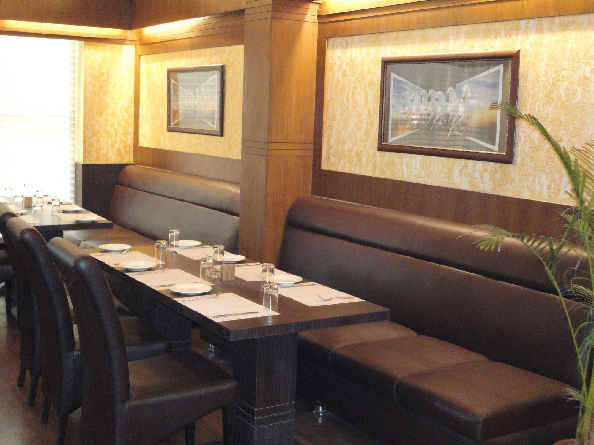 Divine Paradise Tavisha New Delhi Buitenkant foto